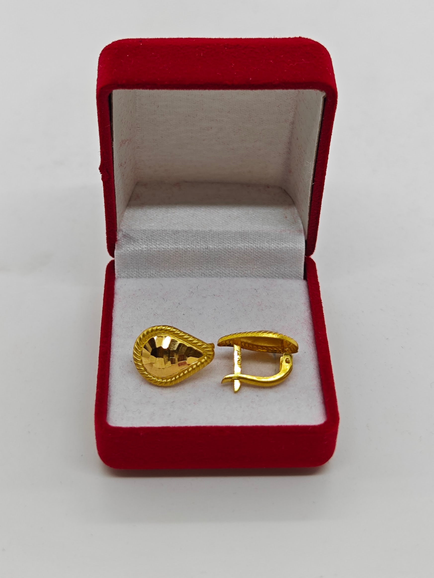 Damlama Şeklinde Lazer İşlemeli 22 Ayar J Küpe