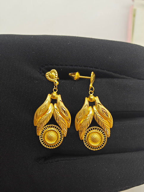 Lazer İşlemeli Düneş Desenli 22 Ayar Altın Küpe K000352