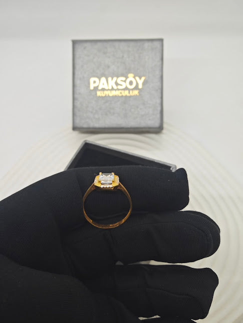 Dört Kenarı Taşlı Baget 22 Ayar Altın Taşlı Yüzük T000102