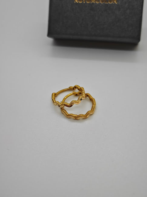 Zikzak Ajda Desenli 22 Ayar Altın Küpe K000480