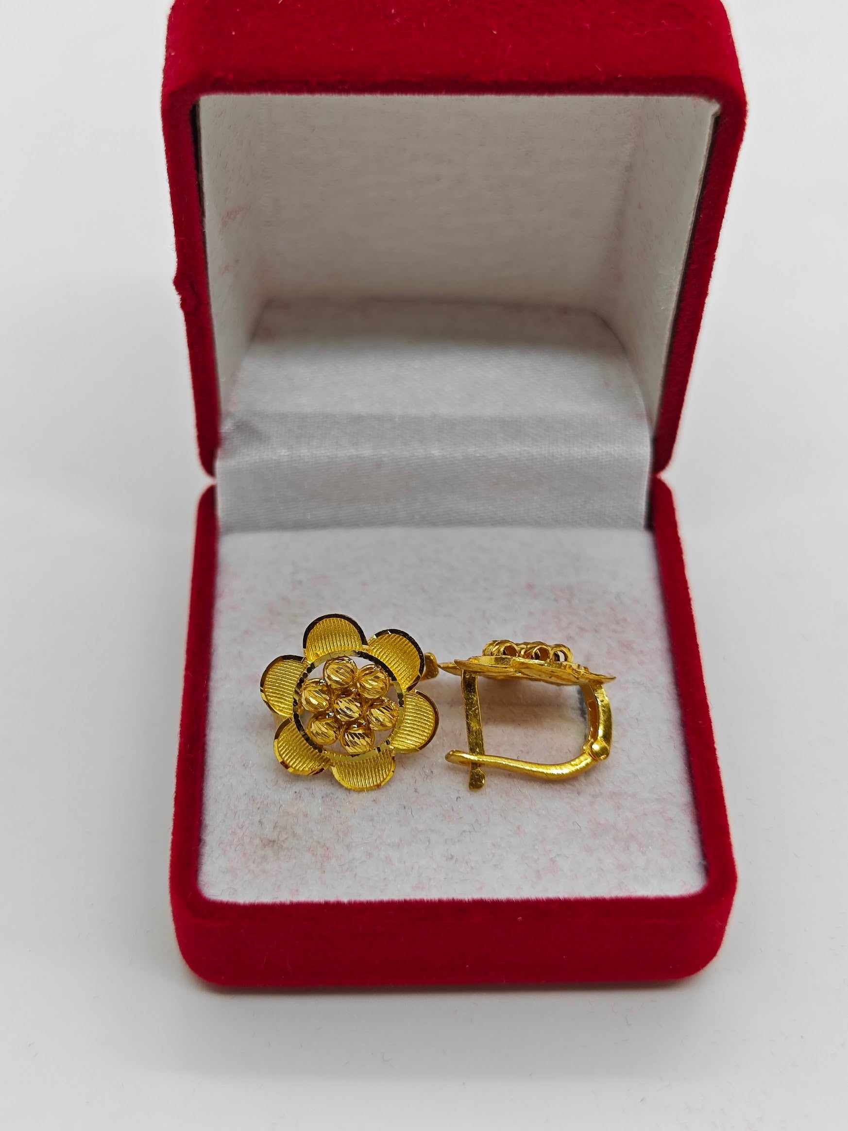 Papatya Desenli 7 Top Dorikalı 22 Ayar J Küpe