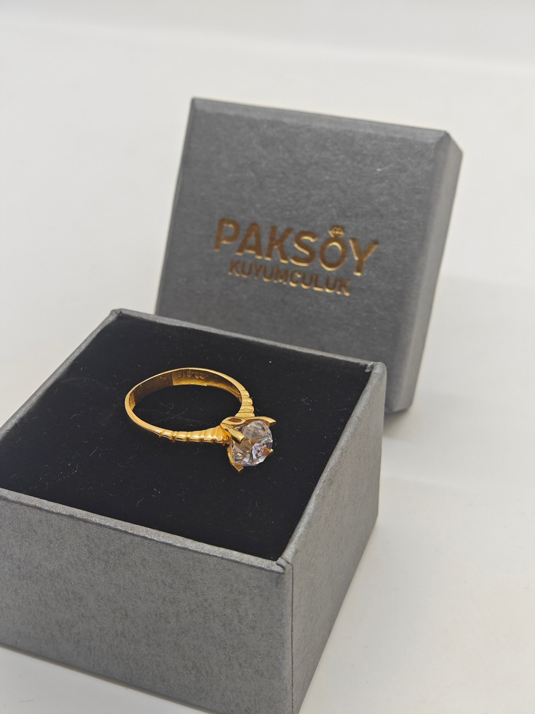 Şık Ve Zarif İnçe Kesim Detaylı 22 Ayar Tek Taş Yüzük