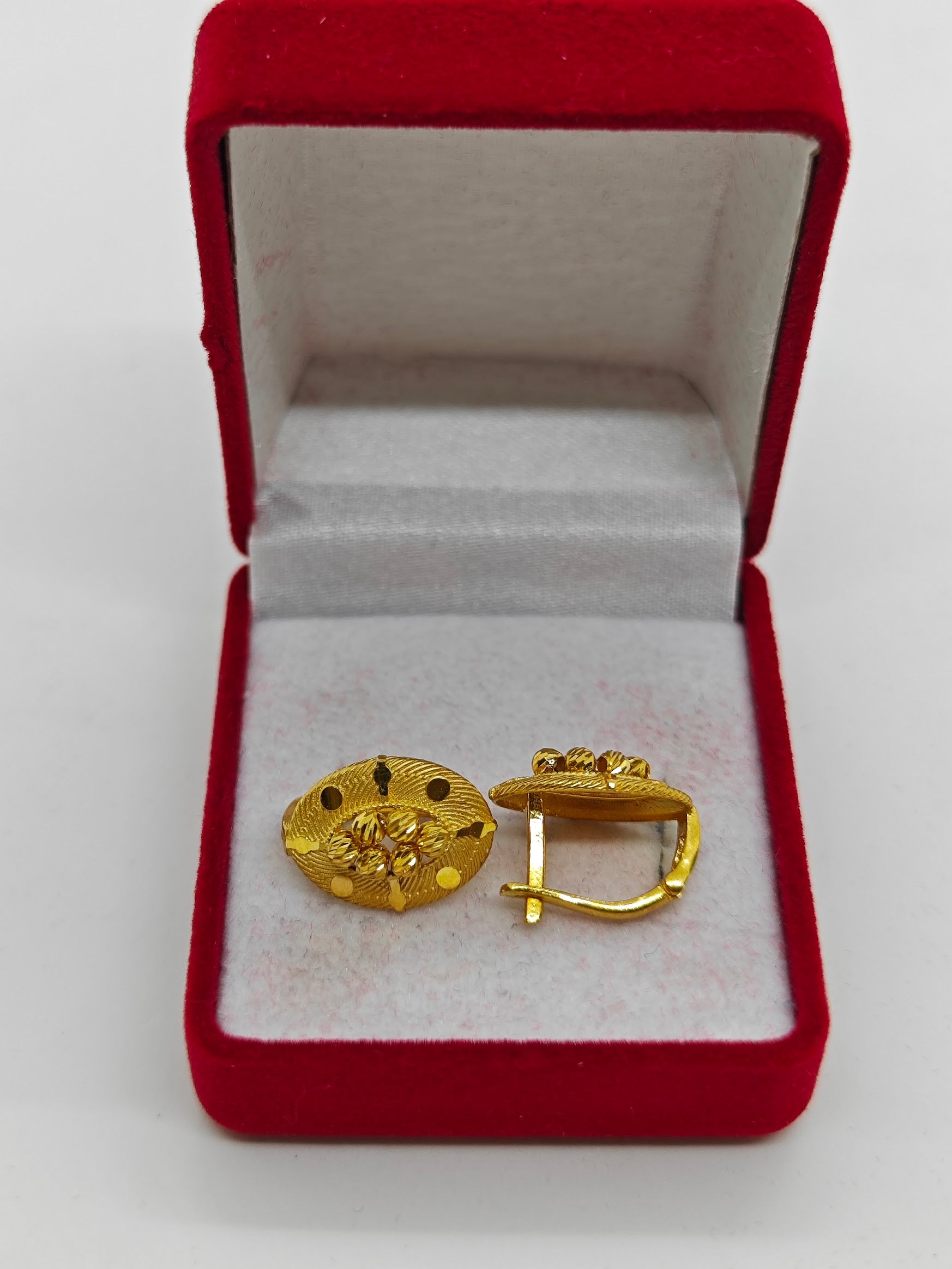 6 Top İşlemeli 22 Ayar J Küpe