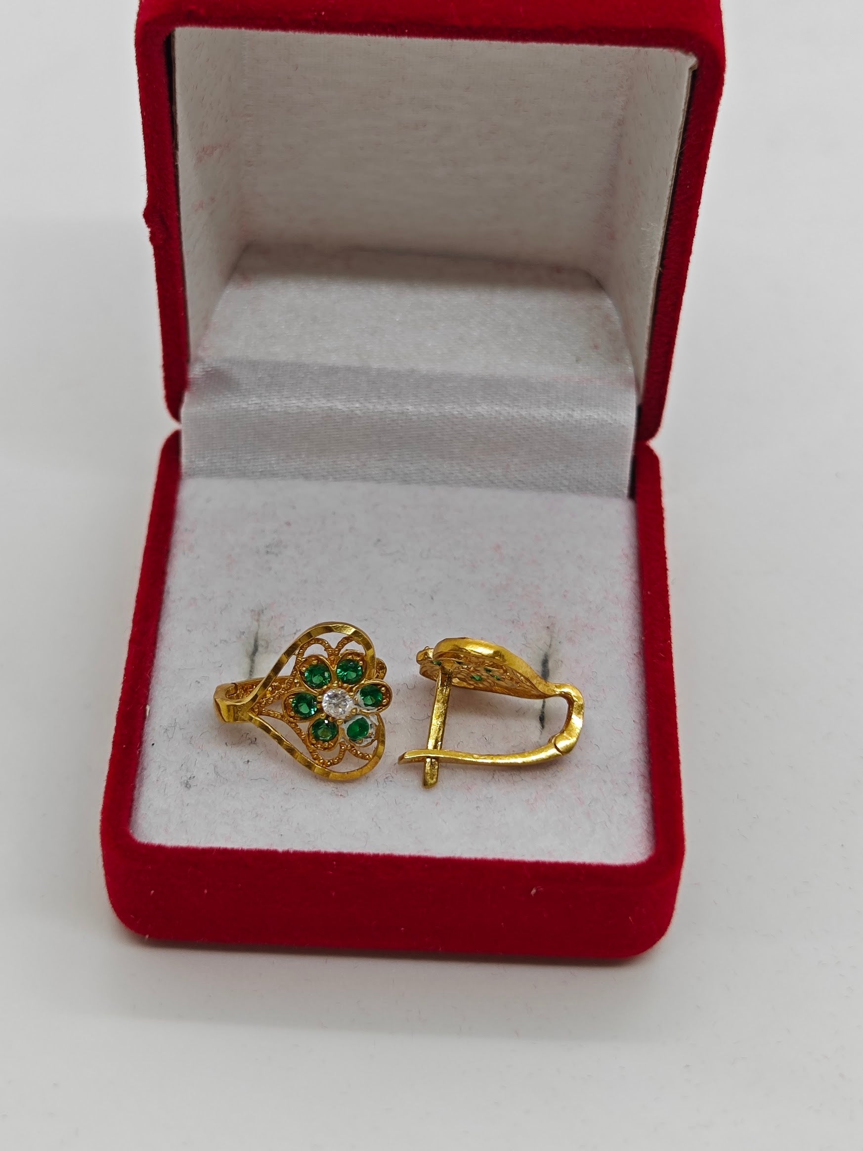 Kalpli Yeşil Taşlı 22 Ayar J Küpe