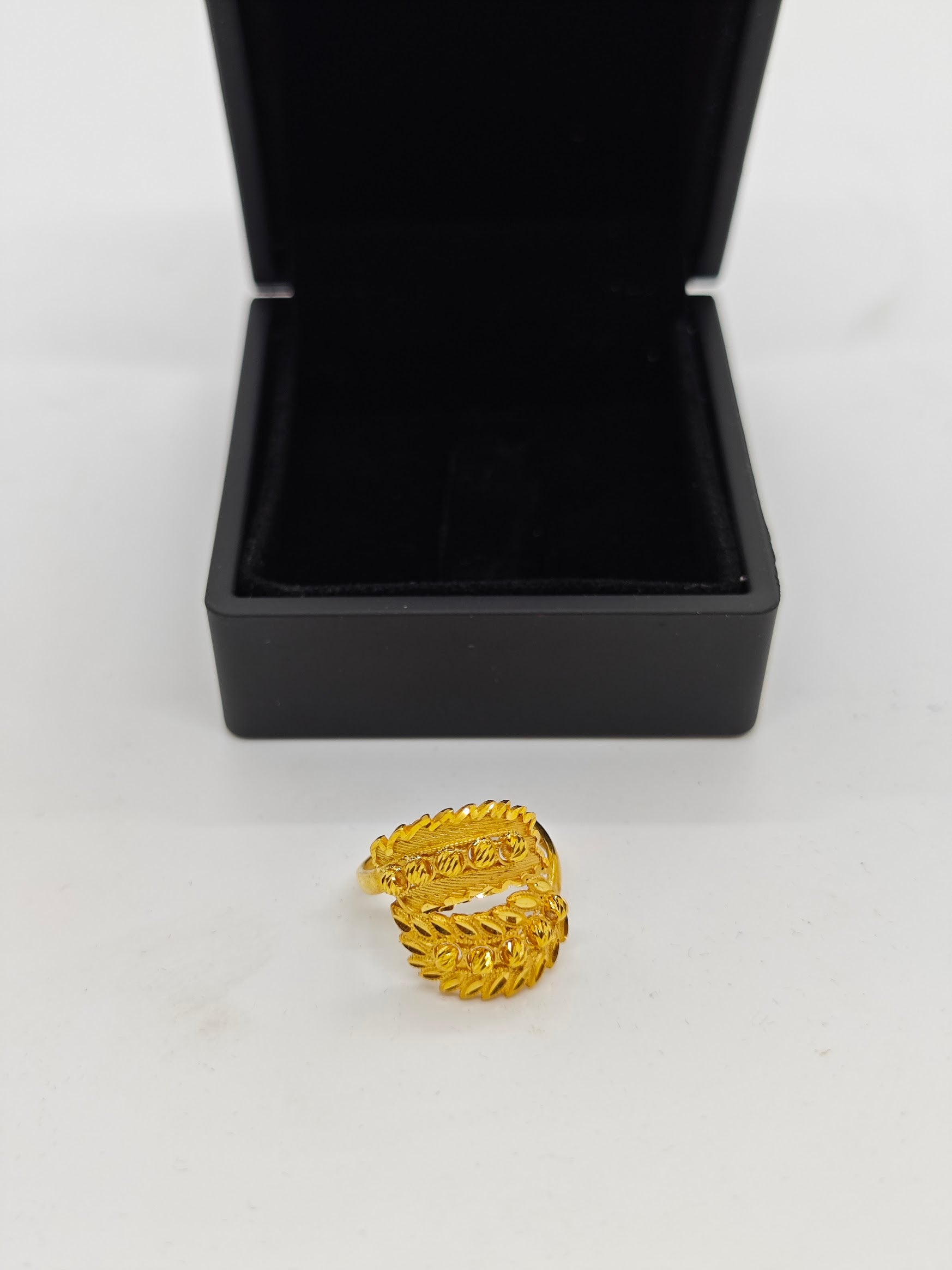 Yaprak Desenli Dorikalı 22 Ayar Yüzük