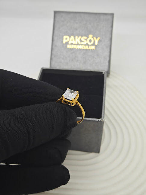 Büyük Taşlı Bağet Yüzük 22 Ayar Altın Taşlı Yüzük T000112