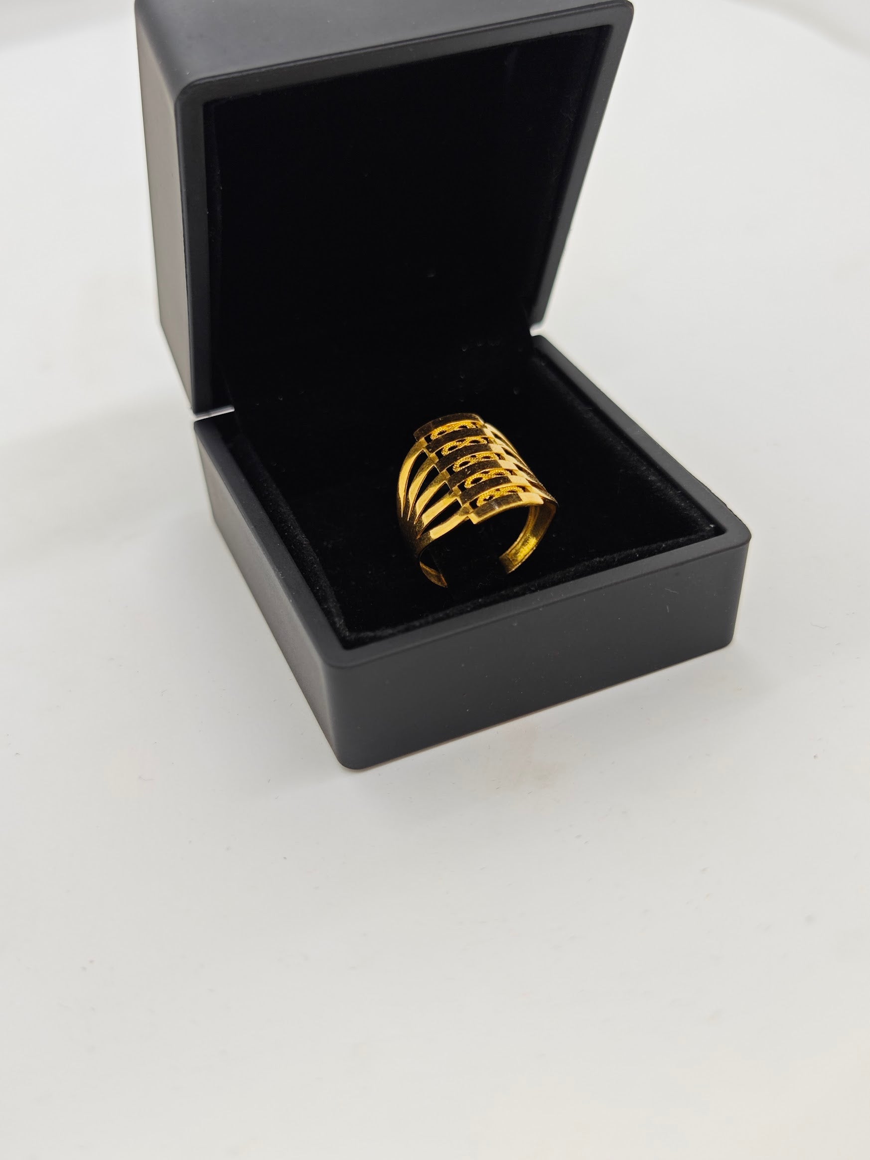 Kaburga Desenli Sonsuzluk İşaretli Altın Yüzük