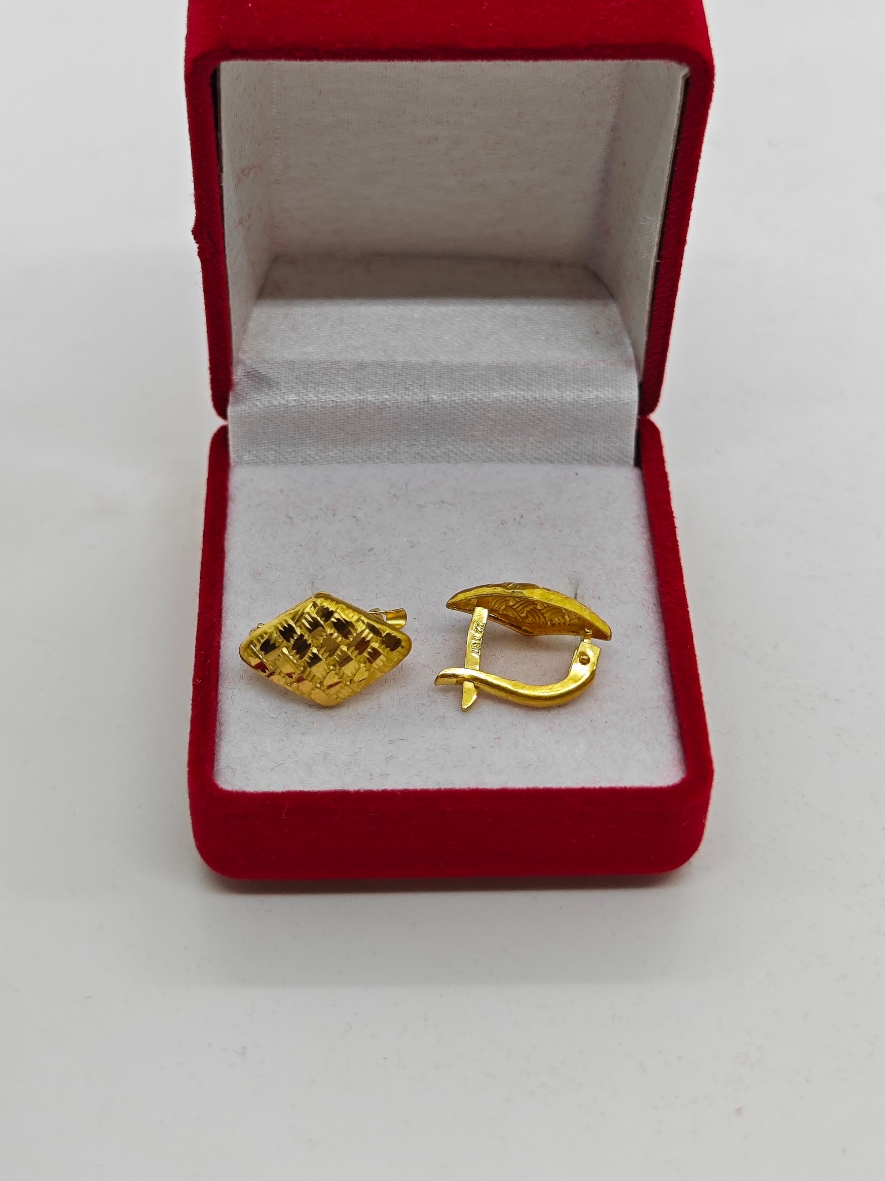 Lazer İşlemeli 22 Ayar J Küpe