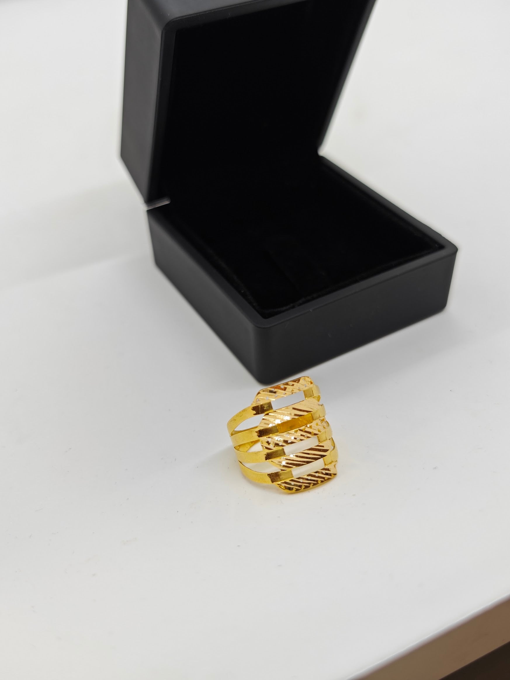 Kaburga Desenli İşlemeli 22 Ayar Altın Yüzük