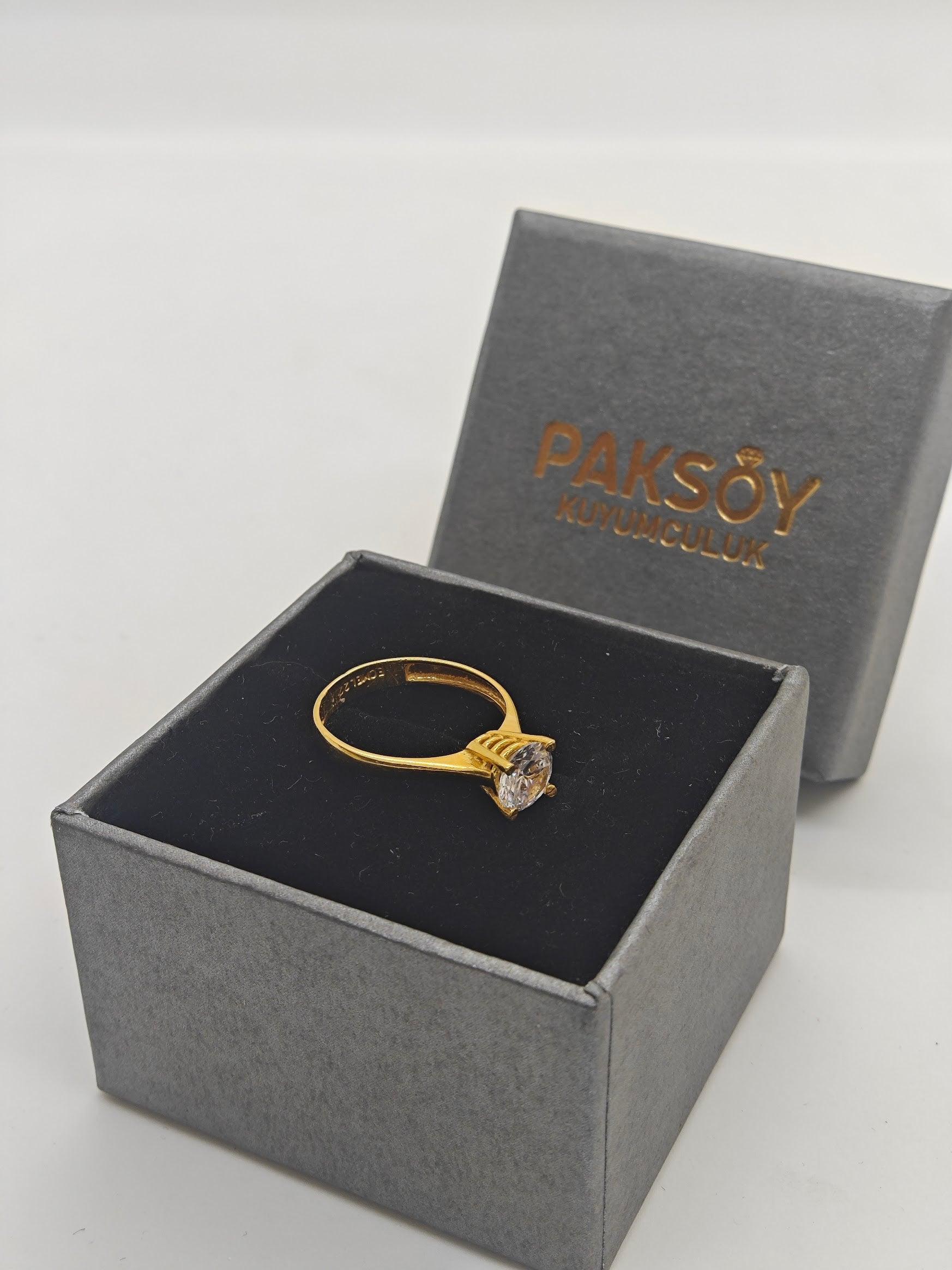 22 Ayar Tek Taş Altın Yüzük