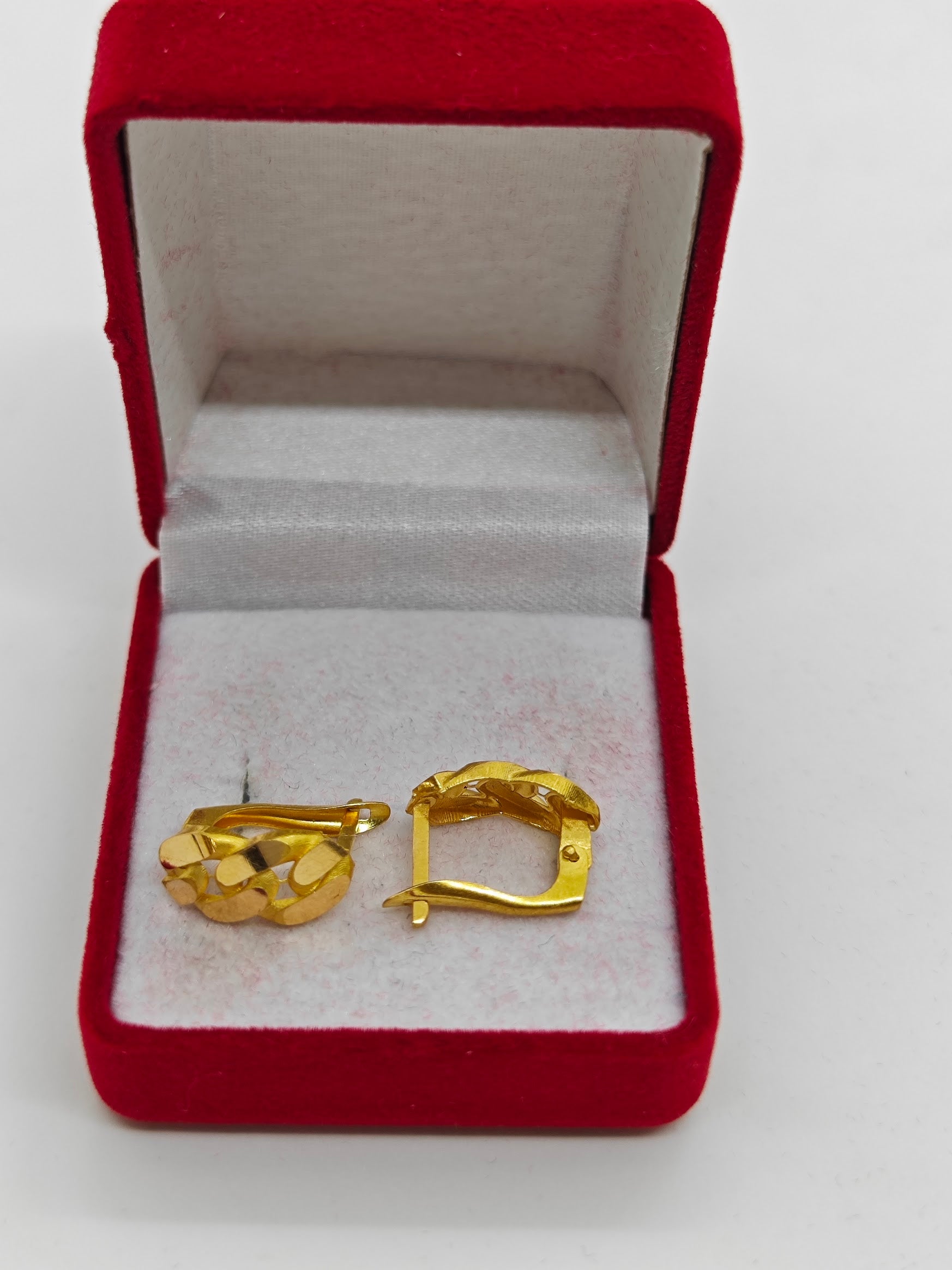 Örgü Desenli 22 Ayar J Küpe