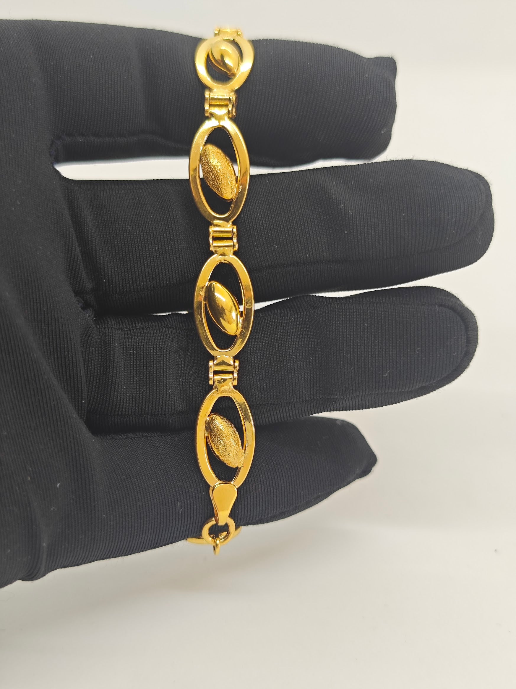 Zarif Ve Şık 22 Ayar Altın Bilezik