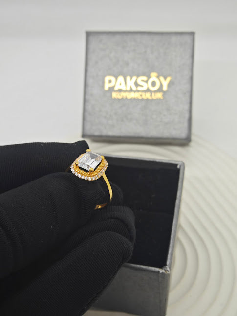 Küçük Taş İşemeli Baget Yüzük 22 Ayar Altın Taşlı Yüzük T000110