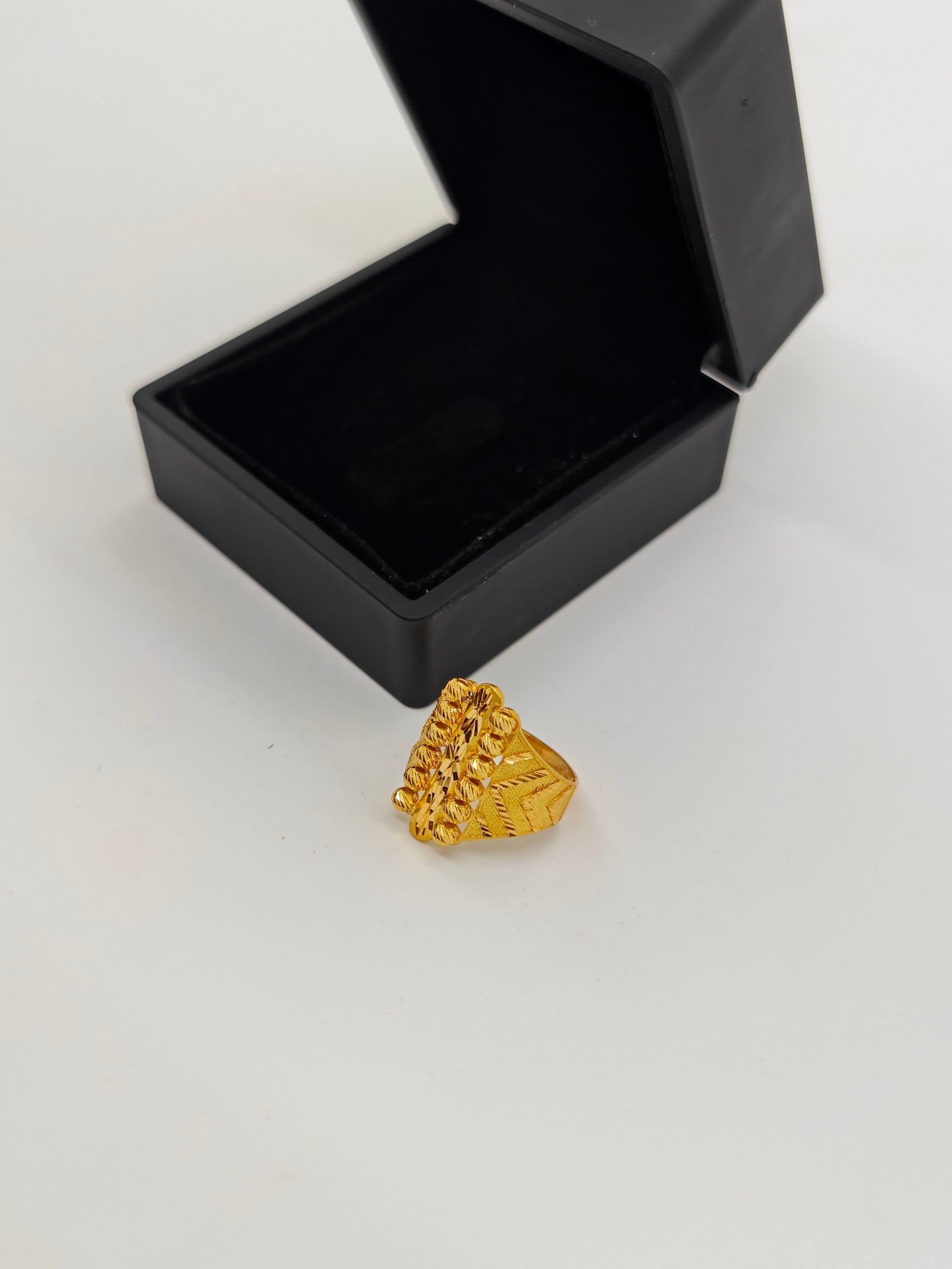 2 Sıra Dorikalı İşlemeli Altın Yüzük