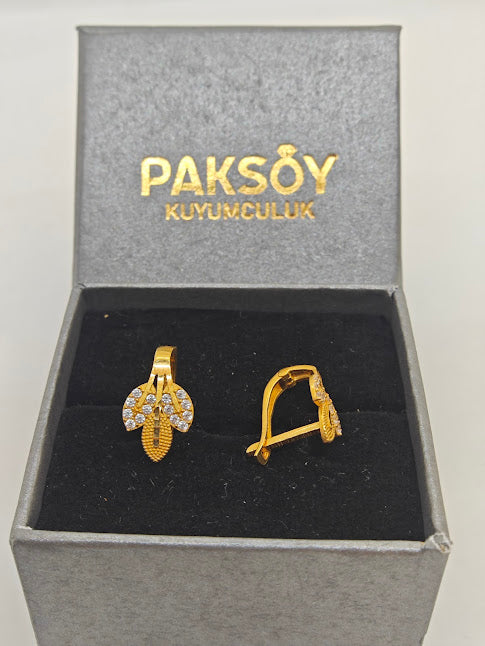 Lale Desenli Taşlı 22 Ayar Altın Küpe K000299