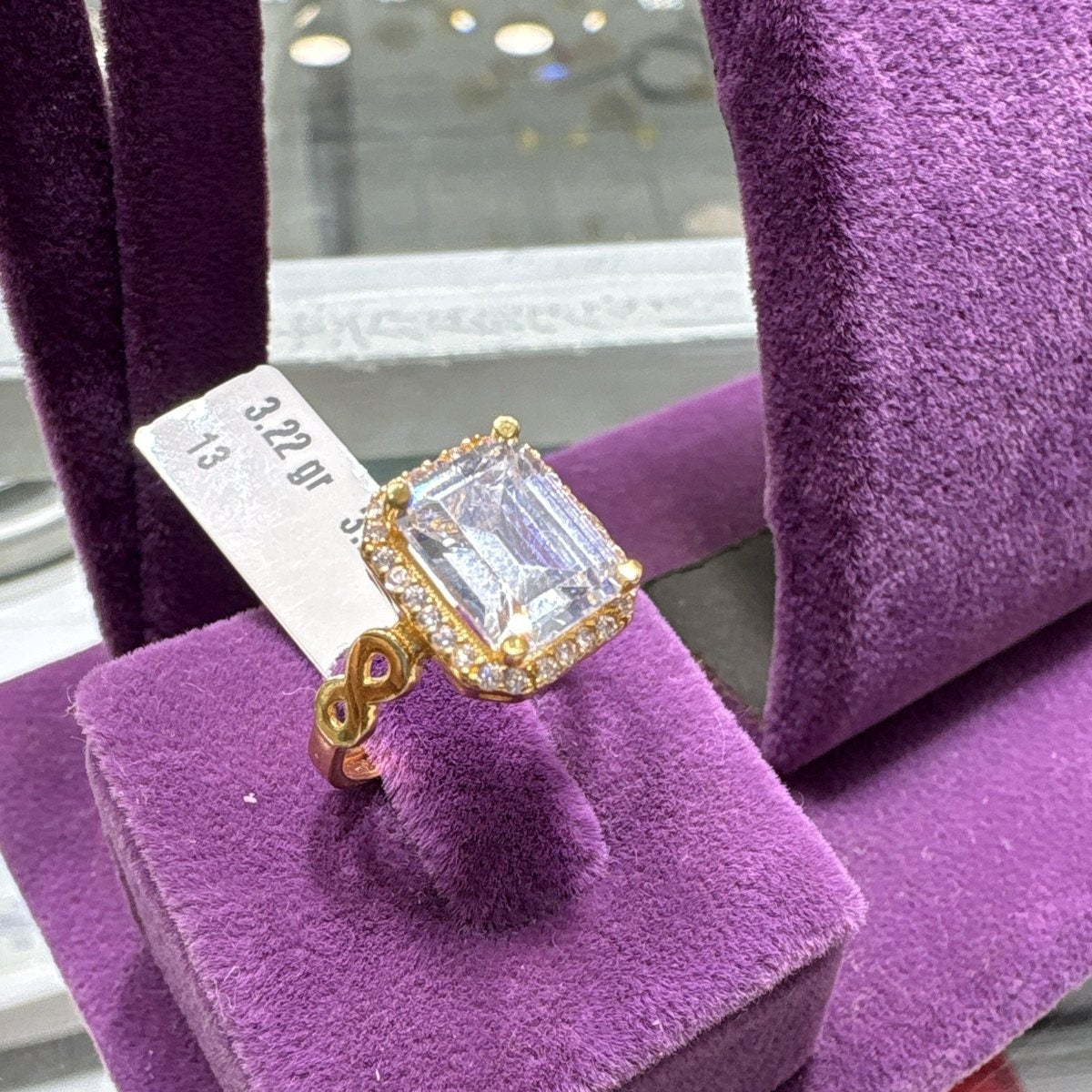 22 Ayar Altın Taşlı Yüzük Modern Tasarım 3.22gr 13 Numara Kadın - T00227