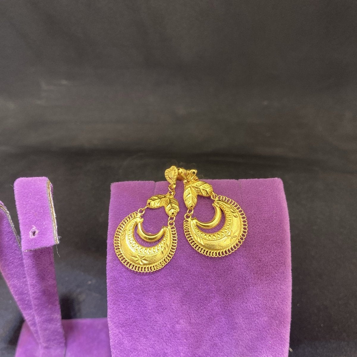 22 Ayar Altın Küpe Hilal Modern Tasarım 3.38gr Kadın - K00894