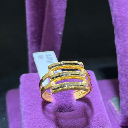 22 Ayar Altın Yüzük Kaburga Modern Tasarım 3.81gr 19 Numara Kadın - Y01018