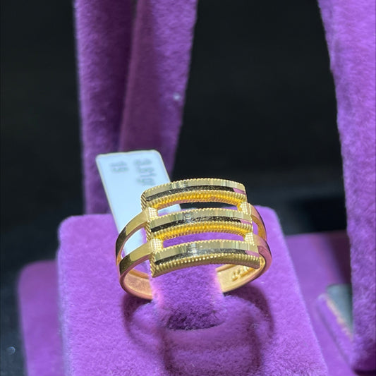 22 Ayar Altın Yüzük Kaburga Modern Tasarım 3.81gr 19 Numara Kadın - Y01018