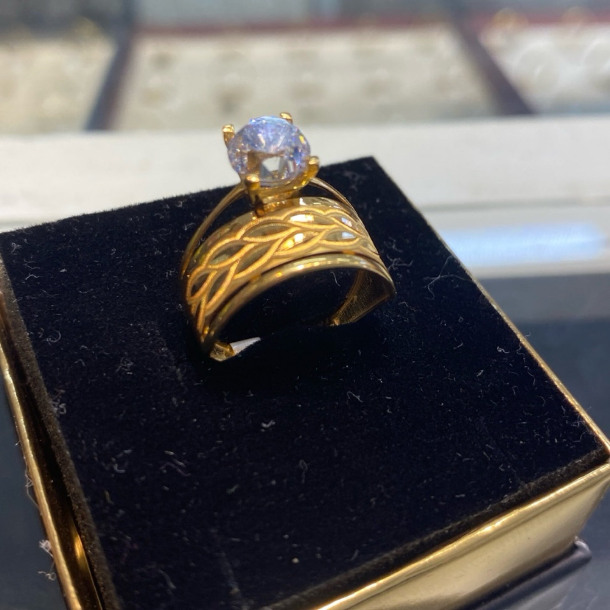 22 Ayar Altın Taşlı Yüzük Modern Tasarım 4.17gr Hediye - T00237