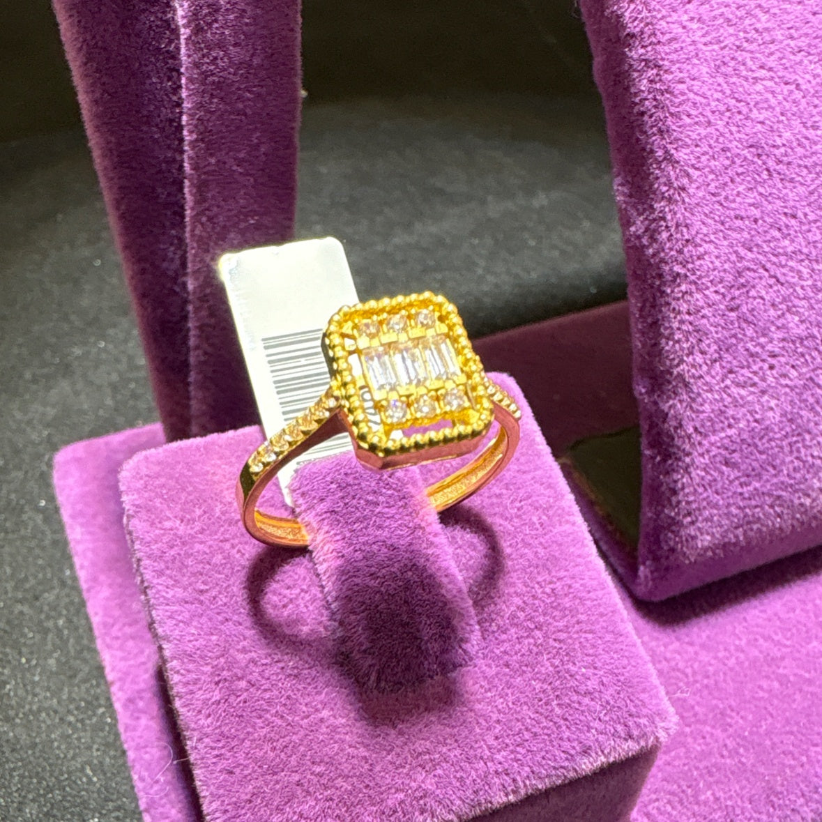 22 Ayar Altın Taşlı Yüzük Modern Tasarım 2.92gr 16 Numara Kadın - T00245