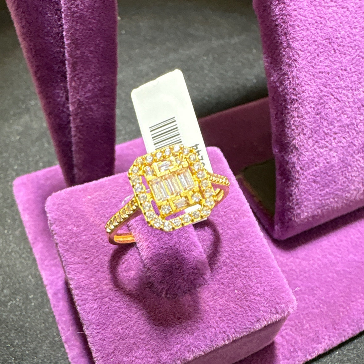 22 Ayar Altın Taşlı Yüzük Modern Tasarım 2.63gr 16 Numara Kadın - T00244