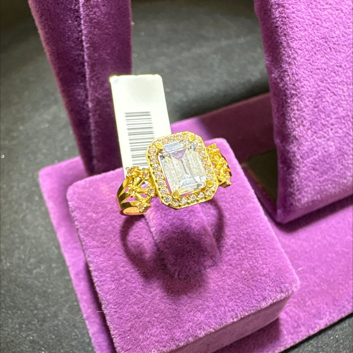 22 Ayar Altın Taşlı Yüzük Modern Tasarım 2.93gr 15 Numara Kadın - T00243