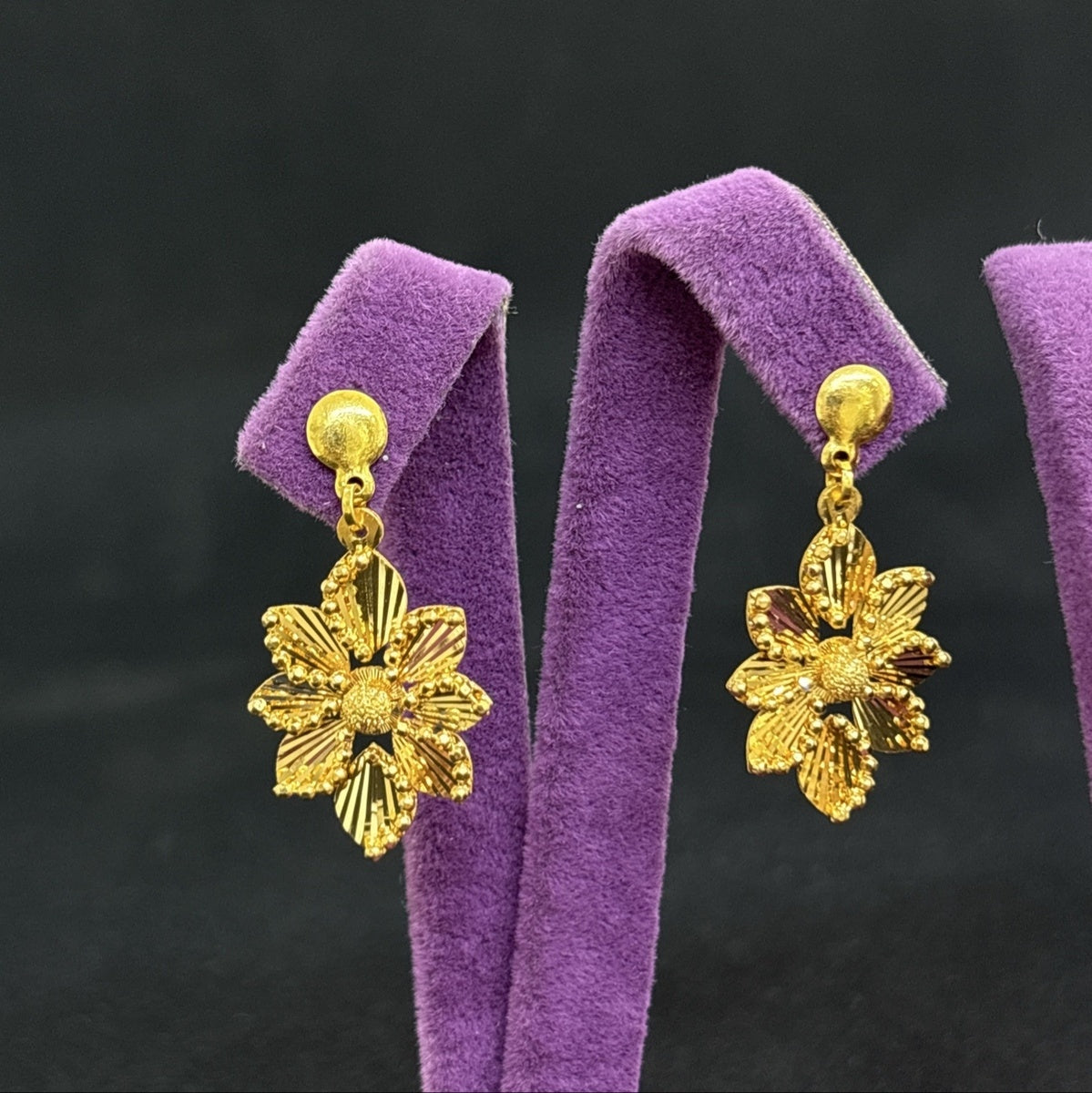 22 Ayar Altın Küpe Dorikalı Çiçekli Tasarım 4.71gr Kadın - K000802