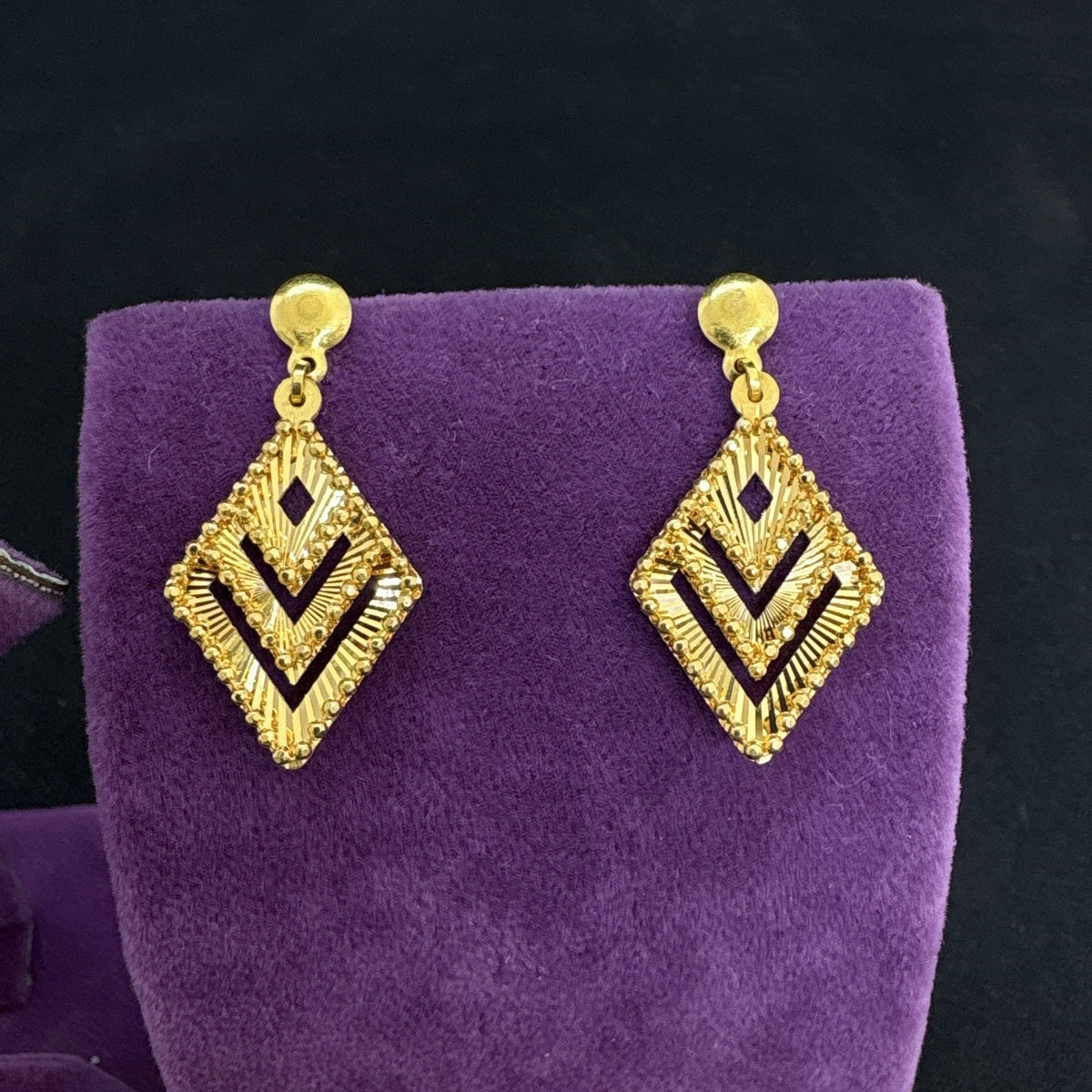 22 Ayar Altın Küpe Baklava Tasarım 4.30gr Kadın - K000803