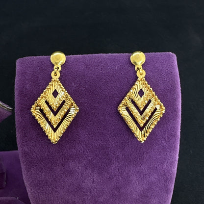 22 Ayar Altın Küpe Baklava Tasarım 4.30gr Kadın - K000803