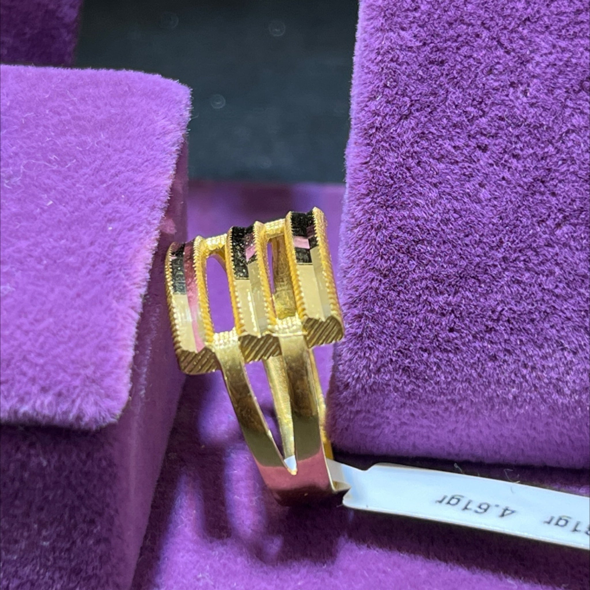 22 Ayar Altın Yüzük Kaburga Modern Tasarım 3.81gr 19 Numara Kadın - Y01018