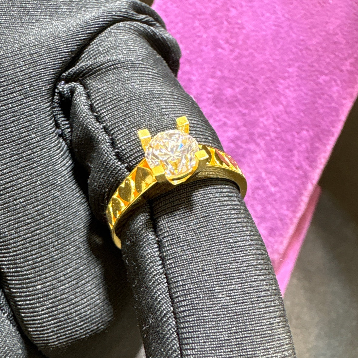 22 Ayar Altın Taşlı Yüzük Özel Tasarım 3.67gr 14 Numara Kadın - T00249