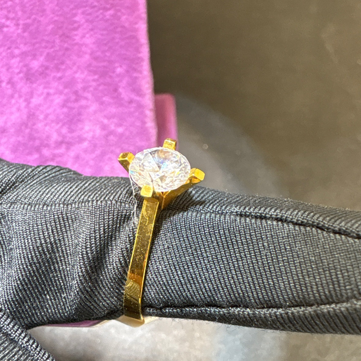 22 Ayar Altın Taşlı Yüzük Modern Tasarım 2.35gr 16 Numara Kadın - T00253