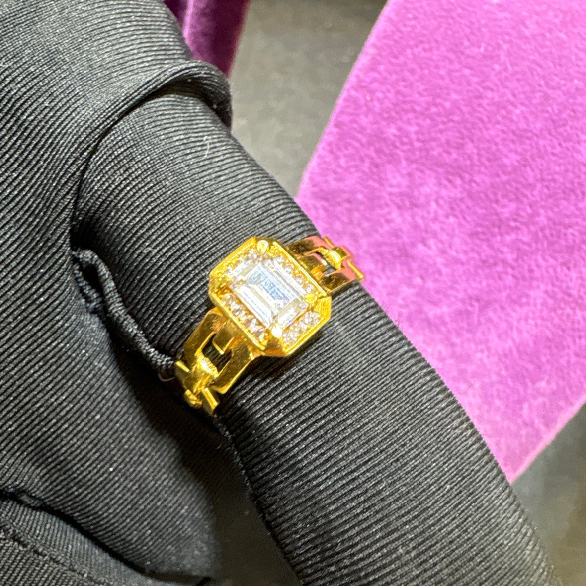 22 Ayar Altın Taşlı Yüzük Paksoy Modern Tasarım 3.92gr 16 Numara Kadın - T00239