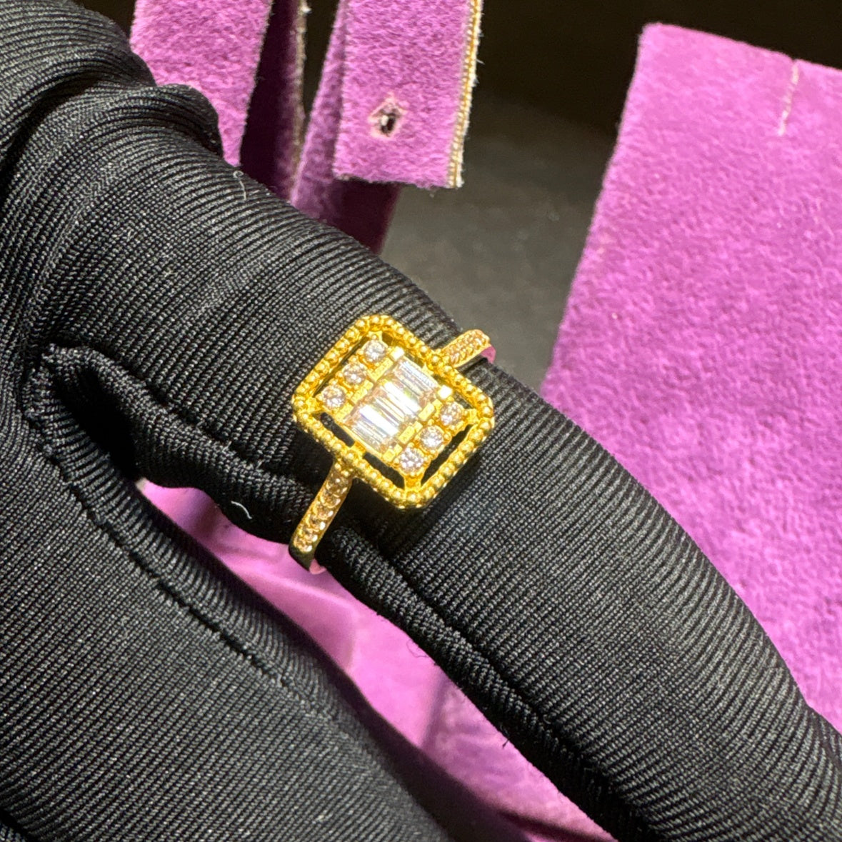 22 Ayar Altın Taşlı Yüzük Modern Tasarım 2.92gr 16 Numara Kadın - T00245