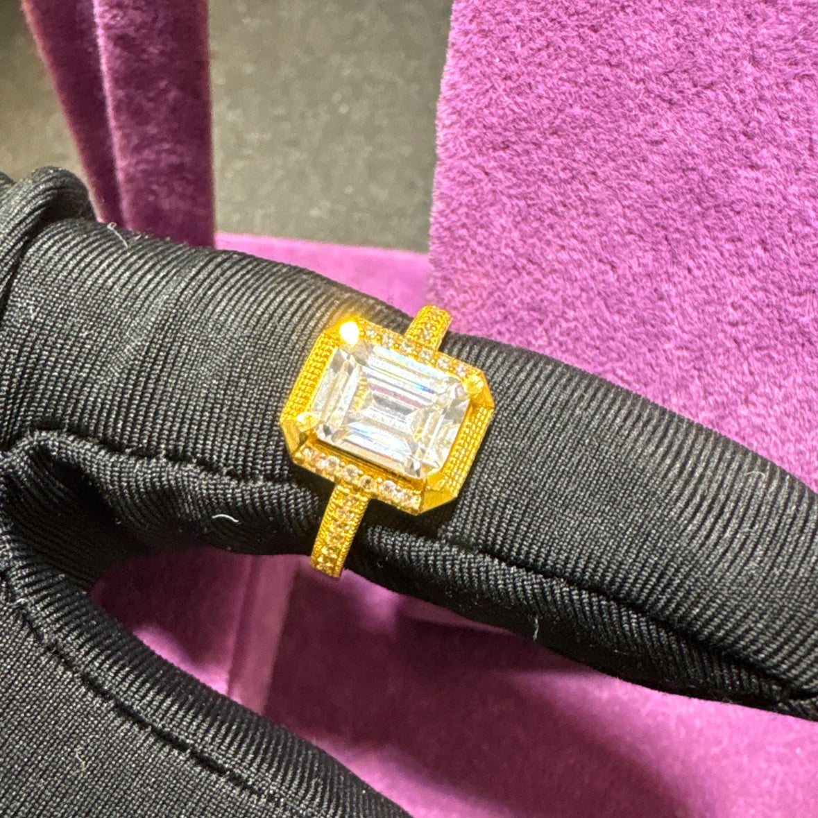 22 Ayar Altın Taşlı Yüzük Özel Tasarım 3.67gr Kadın - T00242