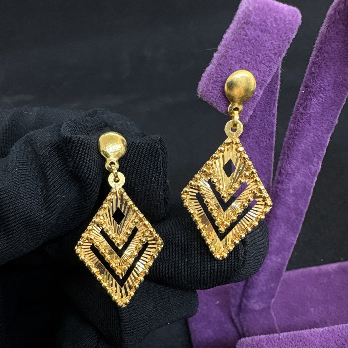 22 Ayar Altın Küpe Baklava Tasarım 4.30gr Kadın - K000803