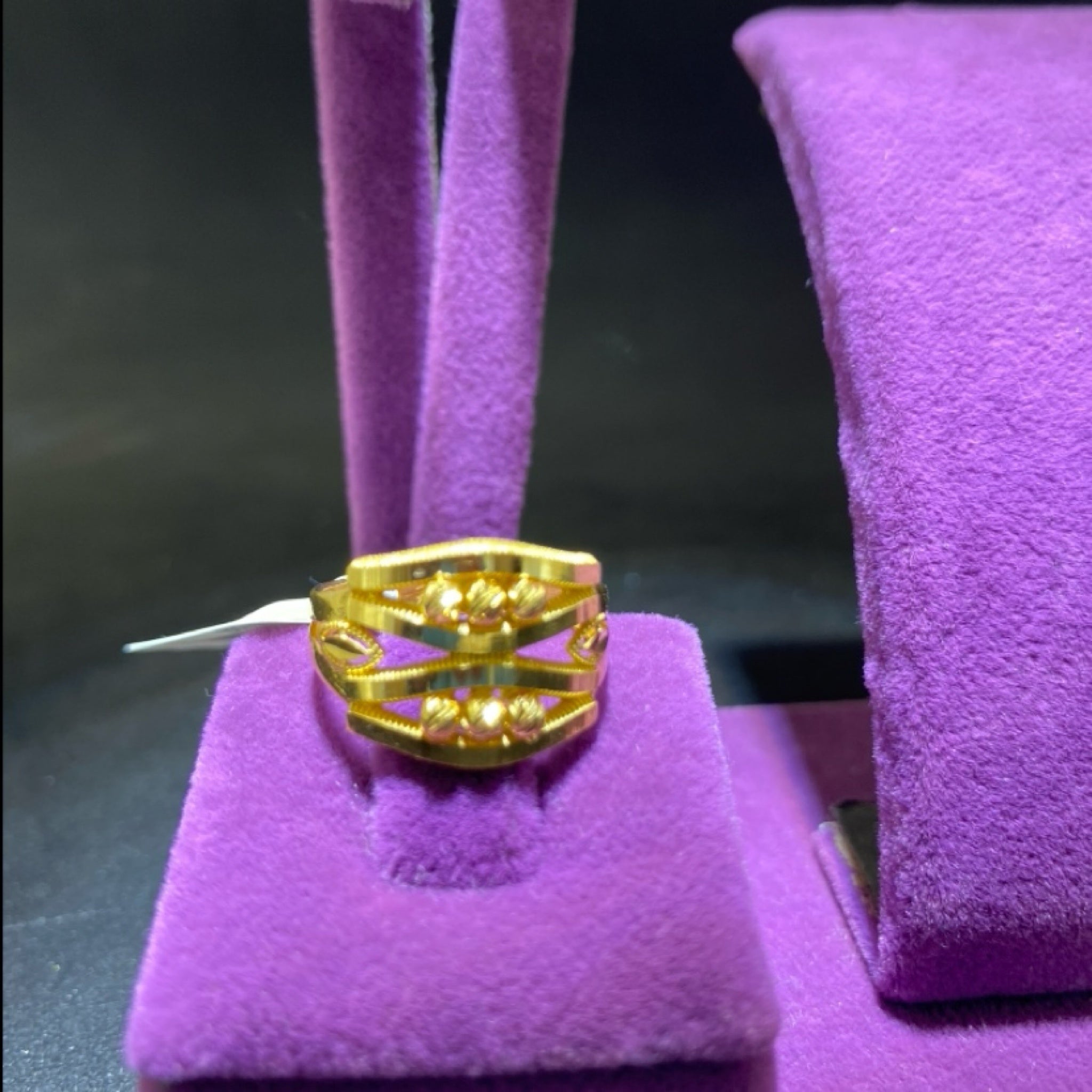 22 Ayar Altın Yüzük Kaburga Modern Tasarım 3.96gr 17 Numara Kadın - Y01033