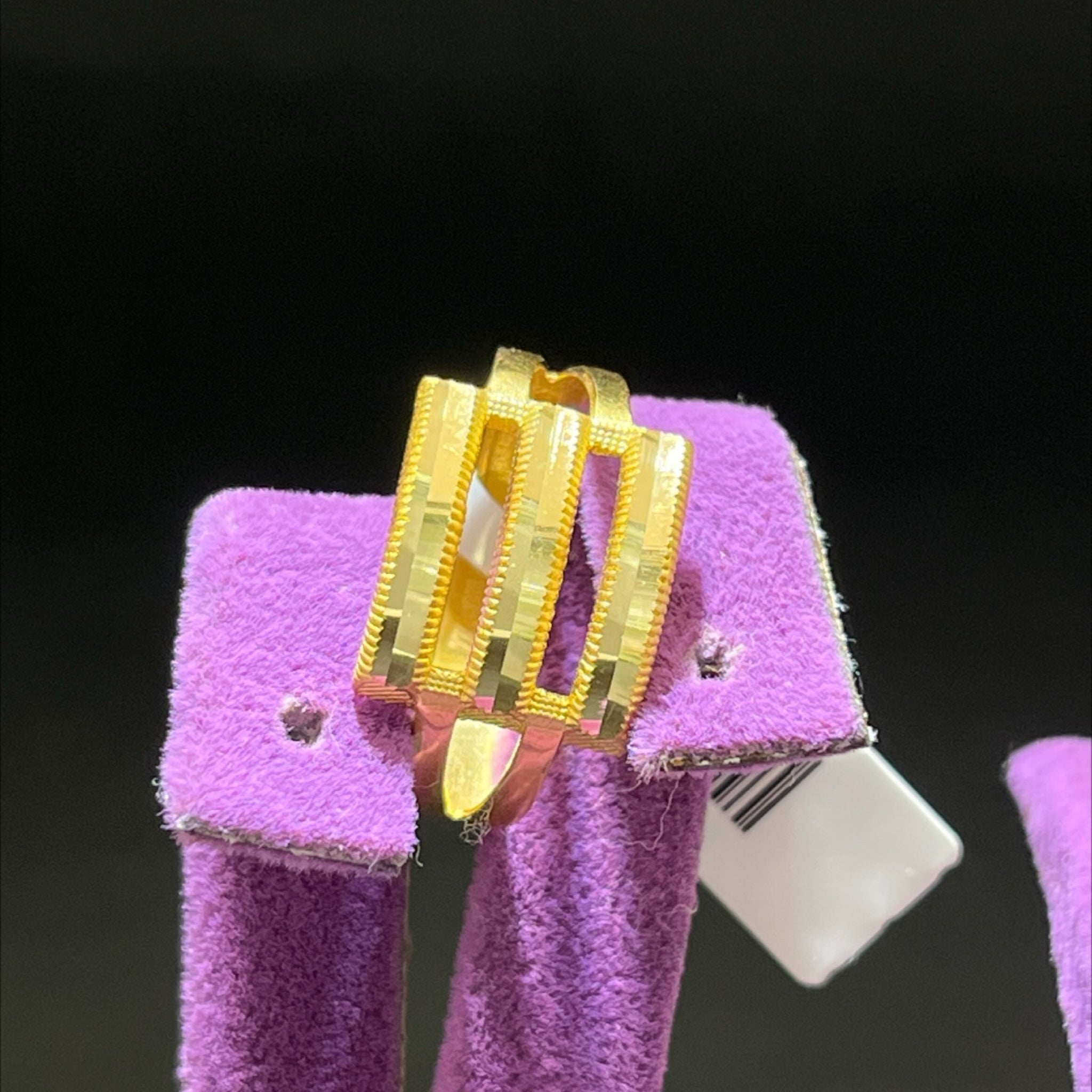 22 Ayar Altın Yüzük Kaburga Modern Tasarım 3.81gr 19 Numara Kadın - Y01018