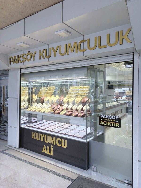 Paksoy Kuyumculuk dış cephe ve vitrin